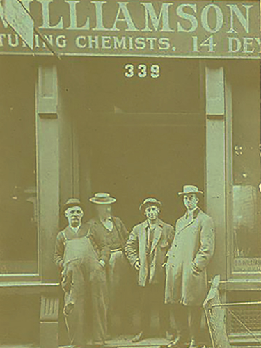 history picture of DDW employees in New York in the early 1900s