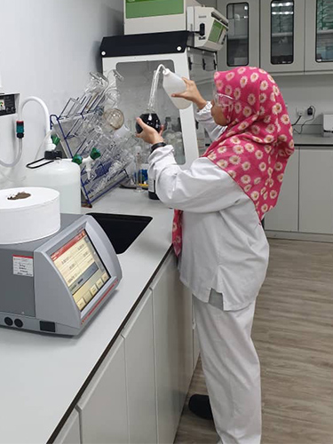 DDW scientist conducting caramel color quality test in Johor Malaysia