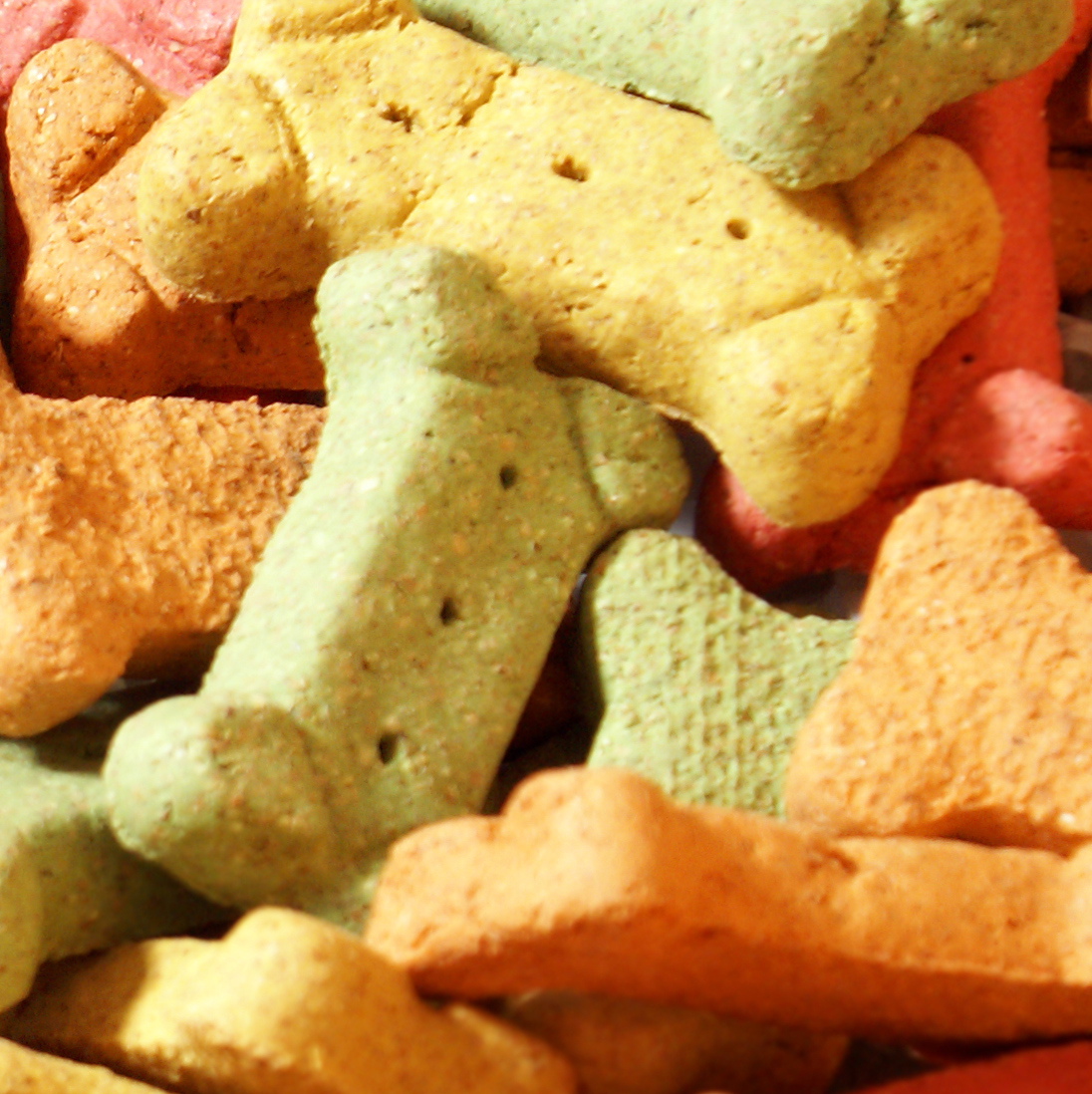 natural yellow green red and orange colors in dog treats
